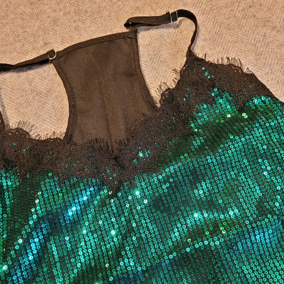 ✨️Sparkly Green Tank Top - Picture 2 of 5